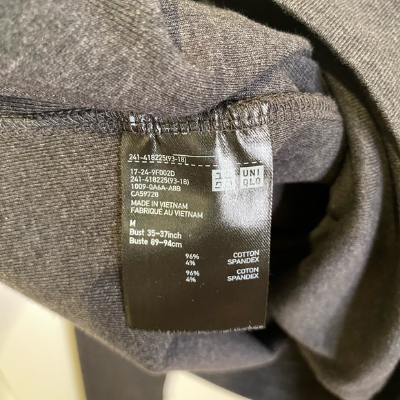 UNIQLO Long-Sleeve Crew Neck T-Shirt - Picture 4 of 5